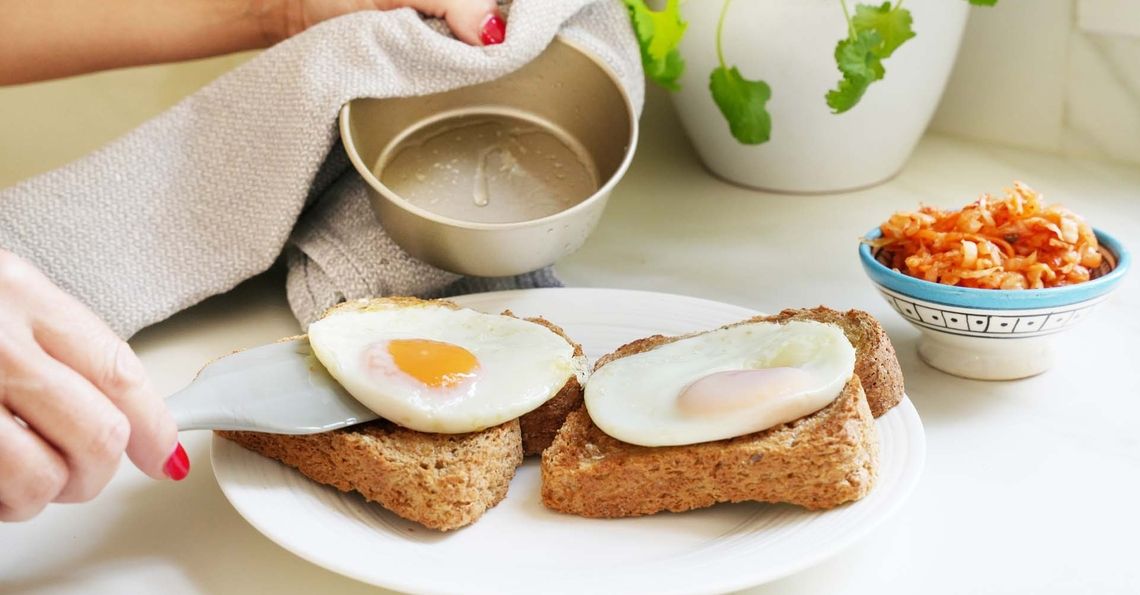Air fryer fried eggs