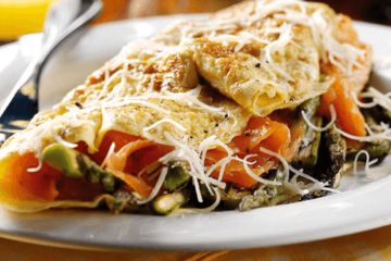 Smoked salmon and asparagus omelette