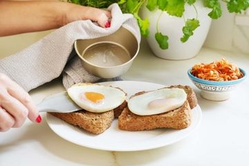 Air fryer fried eggs