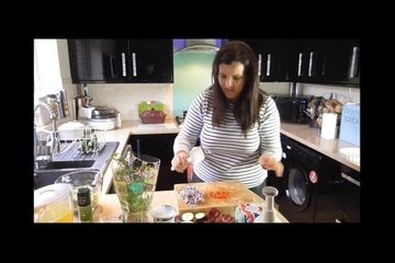 Embedded thumbnail for Juggle Mum's red onion and courgette "no pastry" quiche