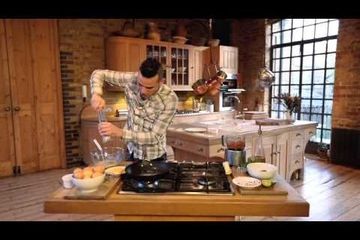 Embedded thumbnail for Dean Edwards' chilli cheese and jalapeno omelette video